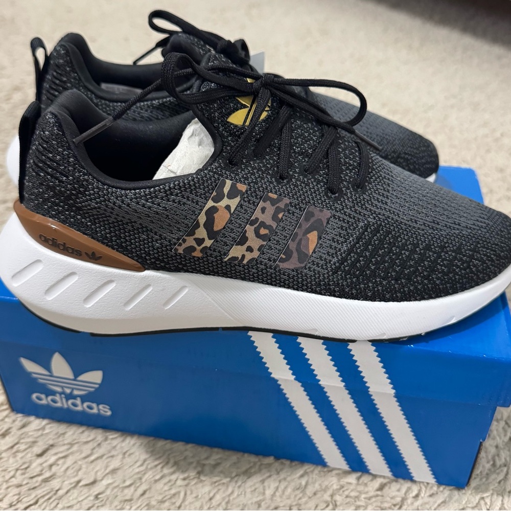 Brand New Womens Adidas Black and Brown Sneakers Sz 6